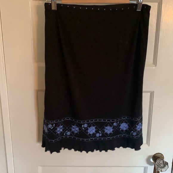 Ann Taylor Set (skirt and top). - Picture 3 of 3